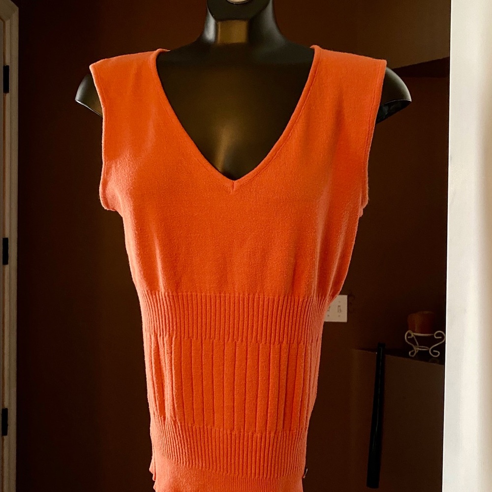 “Luna” Beutiful sleeveless top